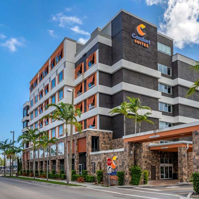 Comfort Suites Ft. Airport & Cruise Port