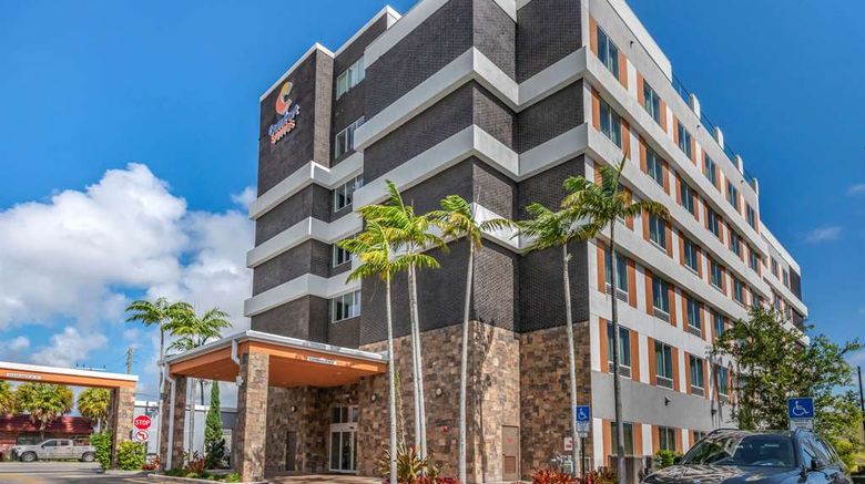 <b>Comfort Suites Ft. Airport & Cruise Port Exterior</b>. Images powered by <a href="https://iceportal.shijigroup.com/" title="IcePortal" target="_blank">IcePortal</a>.