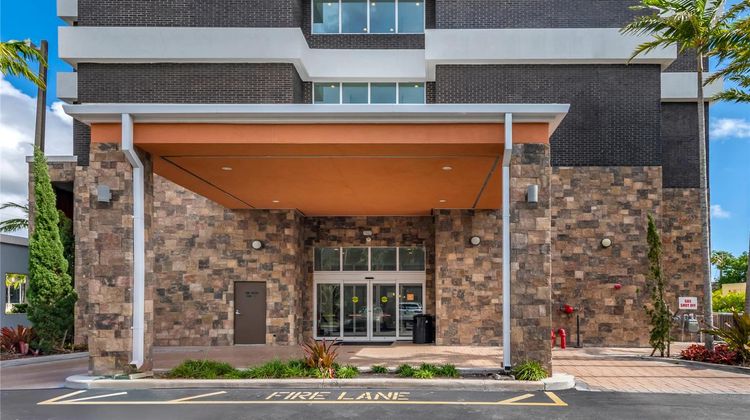 Comfort Suites Ft. Airport & Cruise Port Exterior