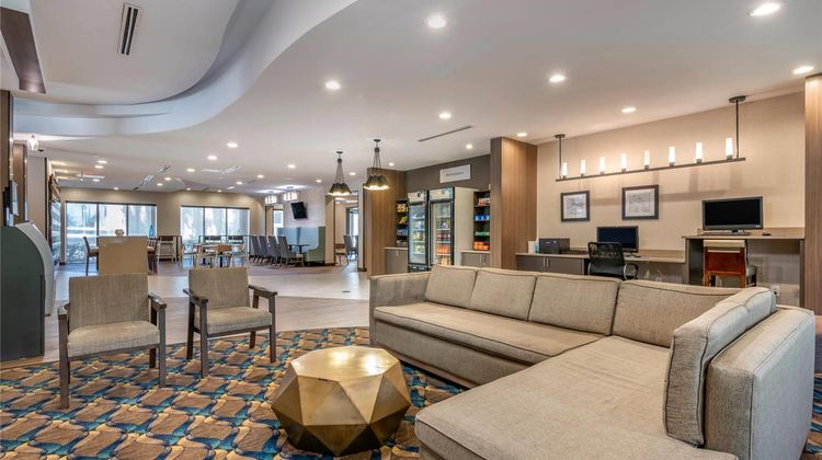 Comfort Suites Ft. Airport & Cruise Port Lobby