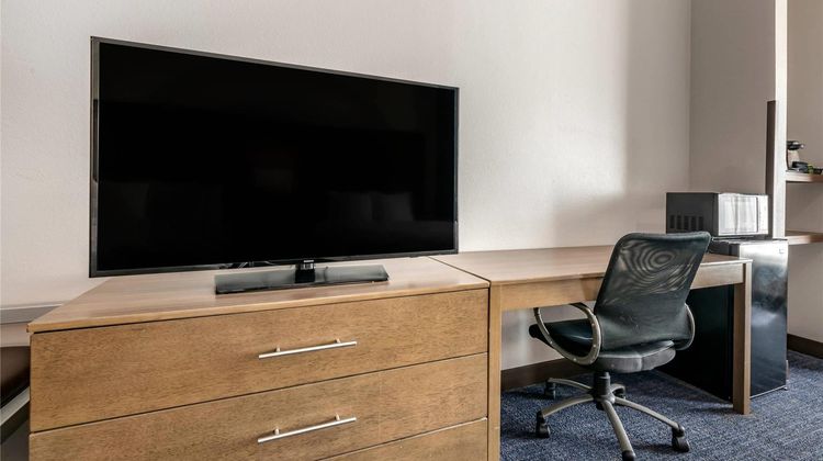 Comfort Suites Ft. Airport & Cruise Port Suite
