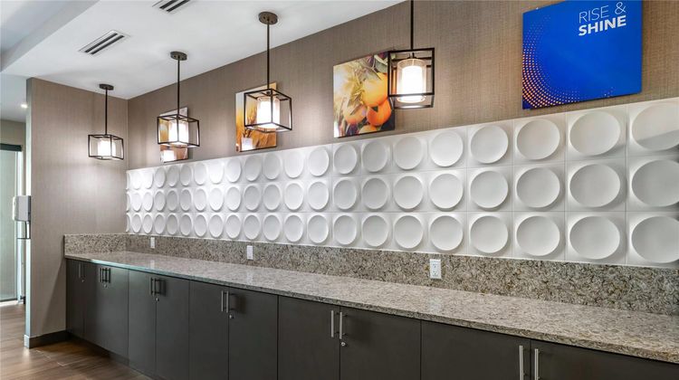 Comfort Suites Ft. Airport & Cruise Port Restaurant