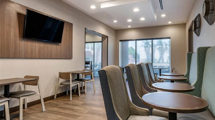 Comfort Suites Ft. Airport & Cruise Port Restaurant