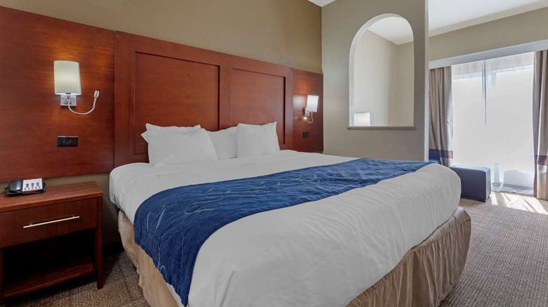 <b>Comfort Suites Gainesville Suite</b>. Images powered by <a href="https://iceportal.shijigroup.com/" title="IcePortal" target="_blank">IcePortal</a>.