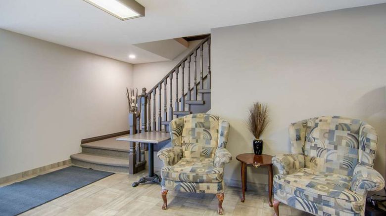 <b>Econo Lodge Hotel Regina Lobby</b>. Images powered by <a href="https://iceportal.shijigroup.com/" title="IcePortal" target="_blank">IcePortal</a>.