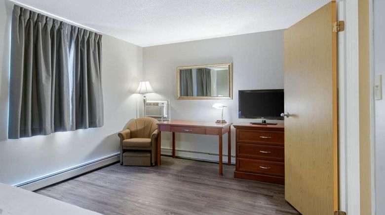 <b>Econo Lodge Hotel Regina Suite</b>. Images powered by <a href="https://iceportal.shijigroup.com/" title="IcePortal" target="_blank">IcePortal</a>.