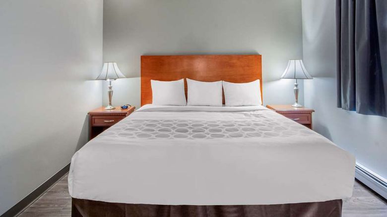 <b>Econo Lodge Hotel Regina Suite</b>. Images powered by <a href="https://iceportal.shijigroup.com/" title="IcePortal" target="_blank">IcePortal</a>.