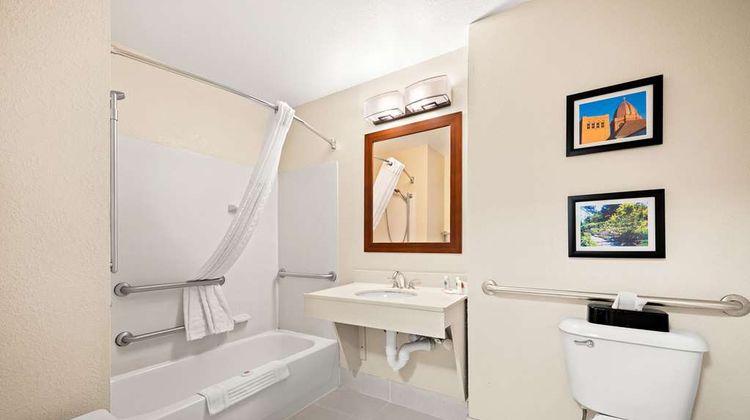 Comfort Inn & Suites Decatur-Forsyth Room