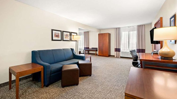 Comfort Inn & Suites Decatur-Forsyth Suite