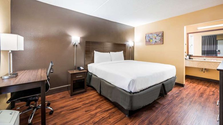 <b>Econo Lodge Columbus near Airport Room</b>. Images powered by <a href="https://iceportal.shijigroup.com/" title="IcePortal" target="_blank">IcePortal</a>.