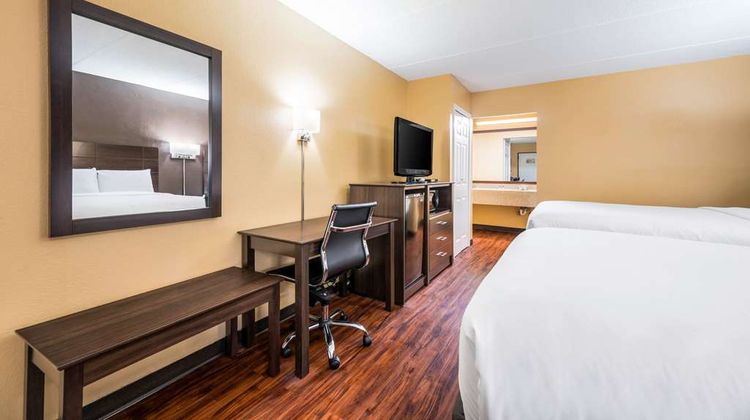 Econo Lodge Columbus near Airport Room