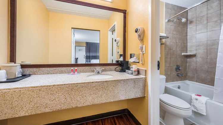 Econo Lodge Columbus near Airport Room