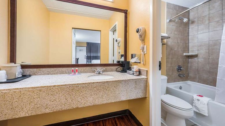 <b>Econo Lodge Columbus near Airport Room</b>. Images powered by <a href="https://iceportal.shijigroup.com/" title="IcePortal" target="_blank">IcePortal</a>.