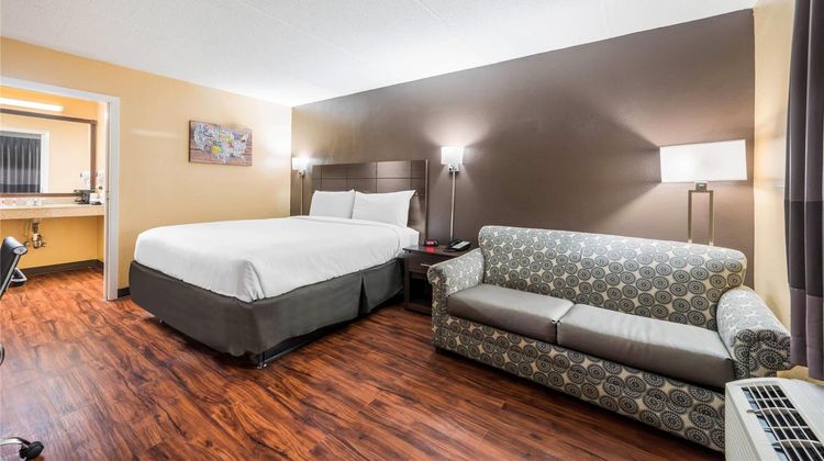 Econo Lodge Columbus near Airport Room