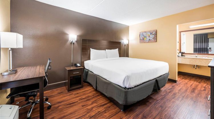 Econo Lodge Columbus near Airport Room