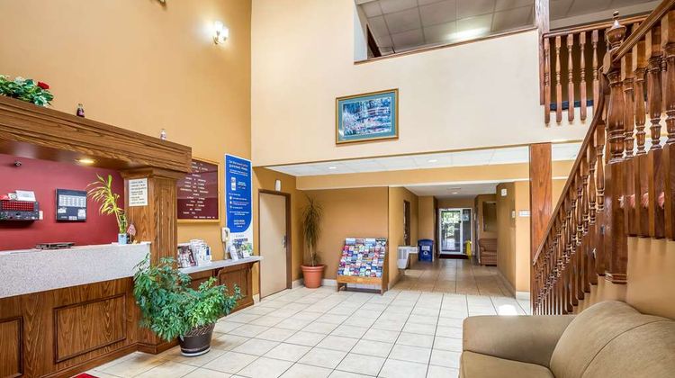 Econo Lodge Inn & Suites Lobby