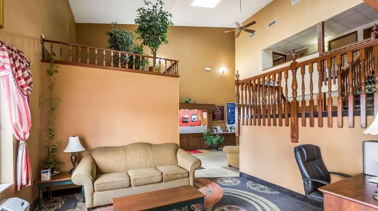 Econo Lodge Inn & Suites Lobby