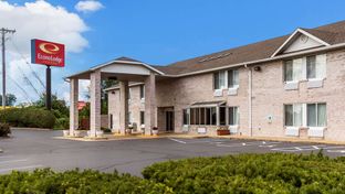 Econo Lodge Inn & Suites