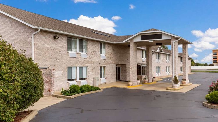 Econo Lodge Inn & Suites Exterior