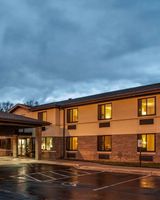 Econo Lodge Inn & Suites Oconto