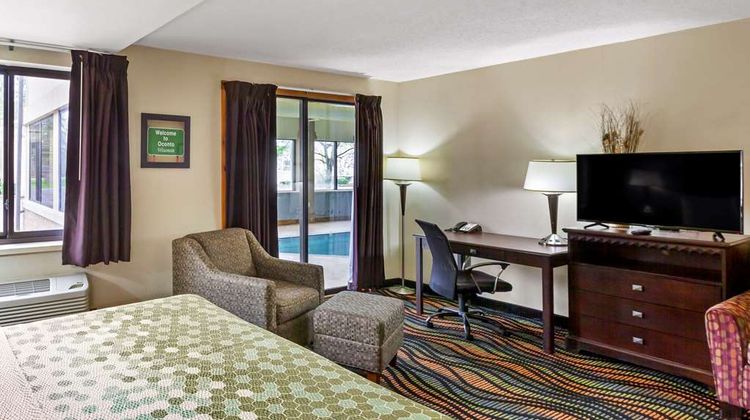 Econo Lodge Inn & Suites Oconto Suite