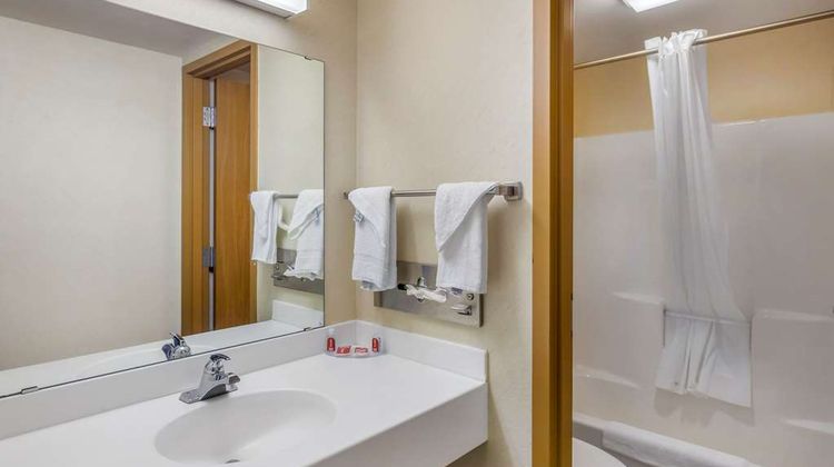 Econo Lodge Inn & Suites Oconto Suite