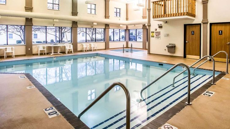 Econo Lodge Inn & Suites Oconto Pool