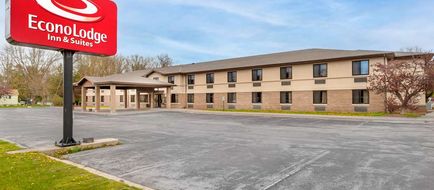 Econo Lodge Inn & Suites Oconto Exterior