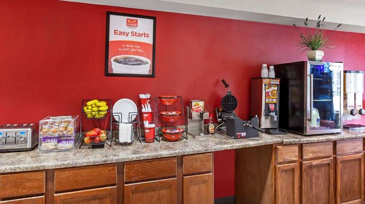 Econo Lodge Inn & Suites Oconto Restaurant