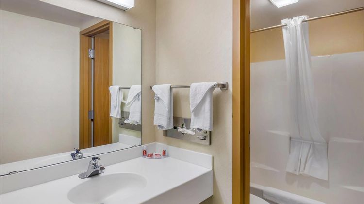 Econo Lodge Inn & Suites Oconto Suite