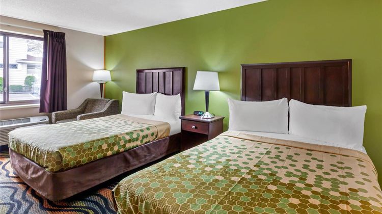Econo Lodge Inn & Suites Oconto Room