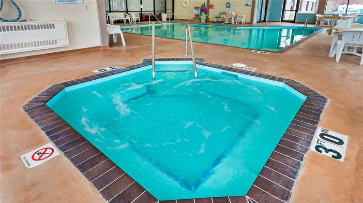 Econo Lodge Inn & Suites Oconto Pool