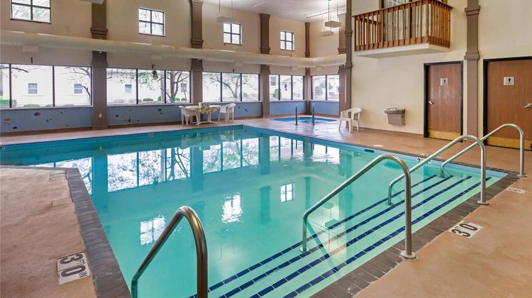 Econo Lodge Inn & Suites Oconto Pool