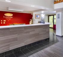 Econo Lodge Inn & Suites Oconto Lobby