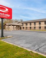 Econo Lodge Inn & Suites Oconto