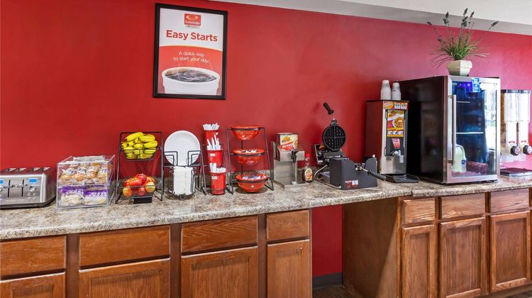 Econo Lodge Inn & Suites Oconto Restaurant