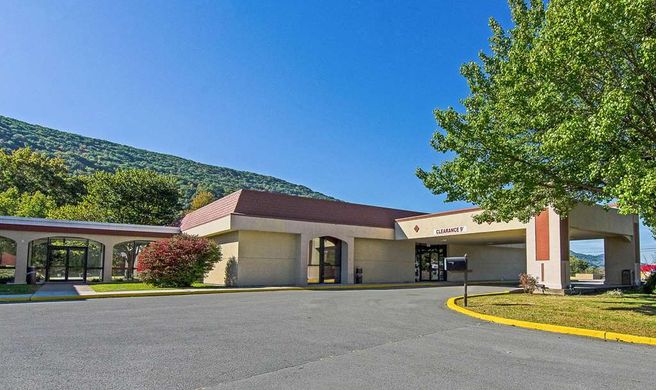 Econo Lodge Inn & Suites Norton Exterior