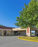Econo Lodge Inn & Suites Norton