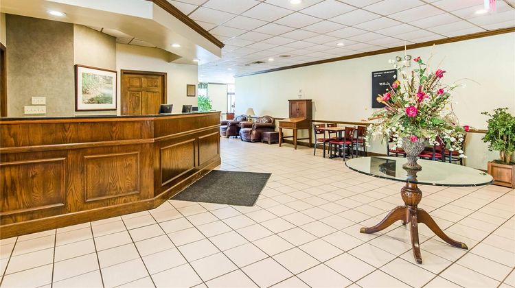 Econo Lodge Inn & Suites Norton Lobby