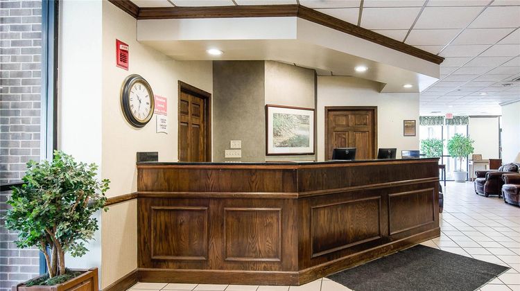 Econo Lodge Inn & Suites Norton Lobby