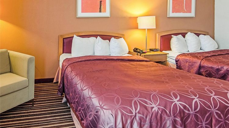 Econo Lodge Inn & Suites Norton Room