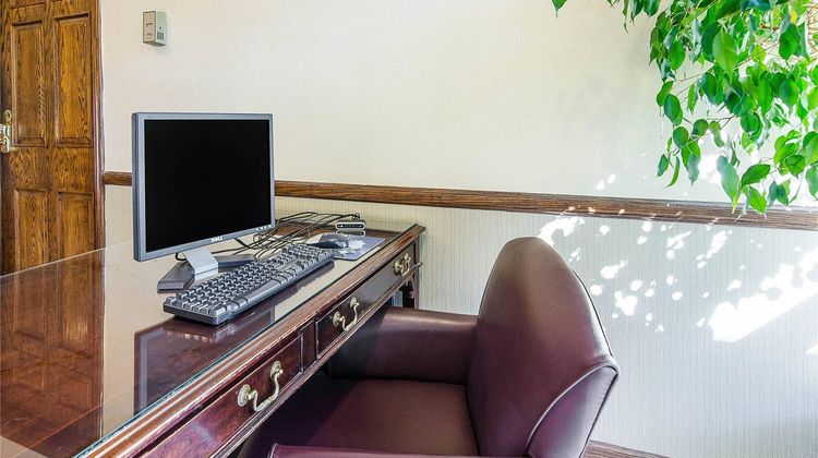 Econo Lodge Inn & Suites Norton Other