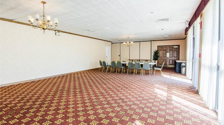 Econo Lodge Inn & Suites Norton Meeting