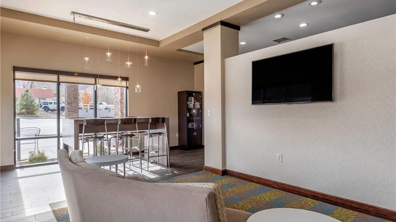<b>MainStay Suites Moab Lobby</b>. Images powered by <a href="https://iceportal.shijigroup.com/" title="IcePortal" target="_blank">IcePortal</a>.