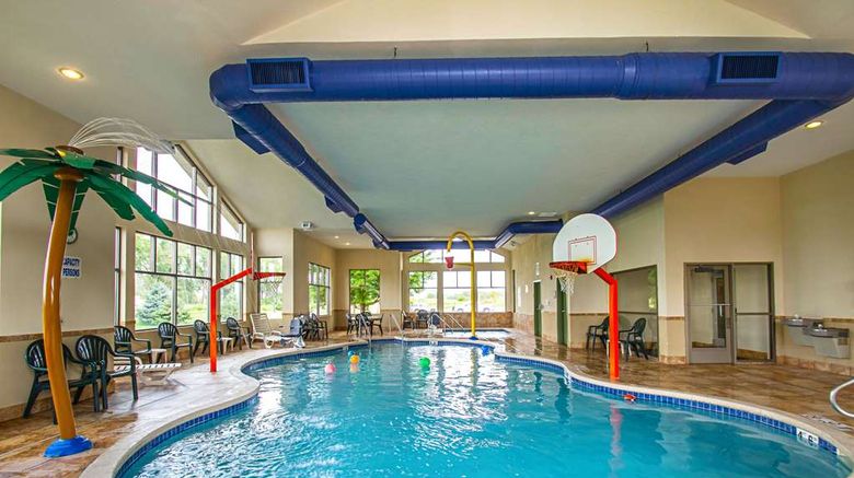 <b>MainStay Suites Madison Pool</b>. Images powered by <a href="https://iceportal.shijigroup.com/" title="IcePortal" target="_blank">IcePortal</a>.