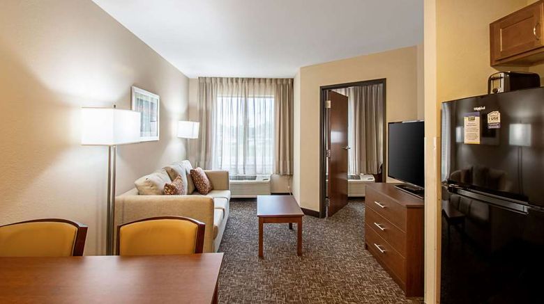 <b>MainStay Suites Madison Suite</b>. Images powered by <a href="https://iceportal.shijigroup.com/" title="IcePortal" target="_blank">IcePortal</a>.