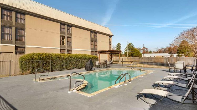Quality Inn near West Point Lake Pool