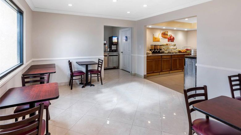 <b>Quality Inn Lomita Restaurant</b>. Images powered by <a href="https://iceportal.shijigroup.com/" title="IcePortal" target="_blank">IcePortal</a>.