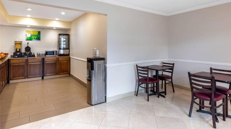 <b>Quality Inn Lomita Restaurant</b>. Images powered by <a href="https://iceportal.shijigroup.com/" title="IcePortal" target="_blank">IcePortal</a>.