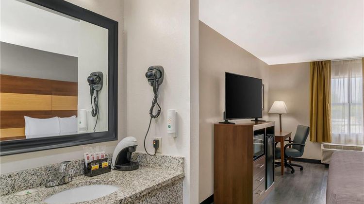 Quality Inn Loganville Room